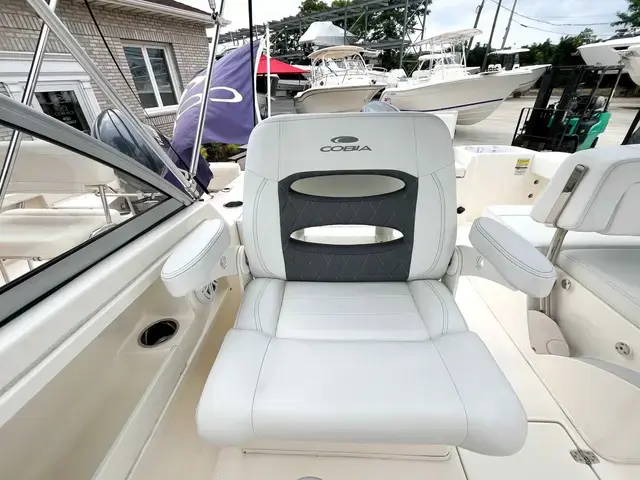 Cobia Boats 220 DC