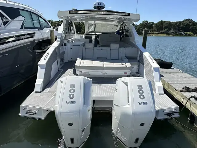 Cruisers Yachts 42 Gls - Ob