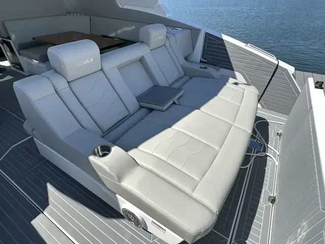 Cruisers Yachts 42 Gls - Ob