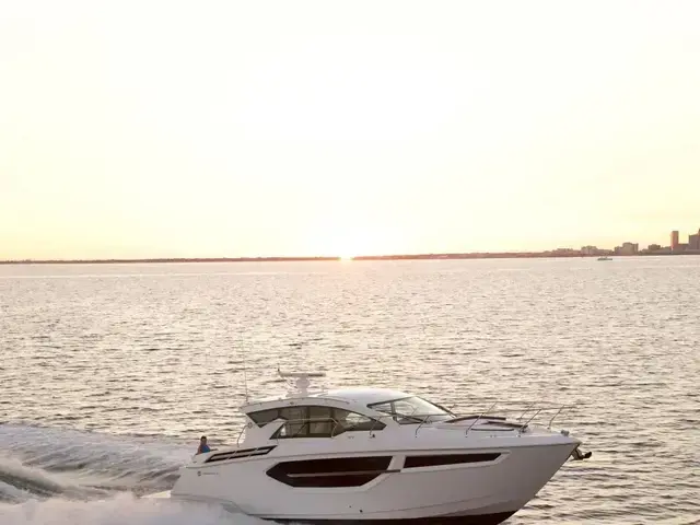 Cruisers Yachts 42 Cantius