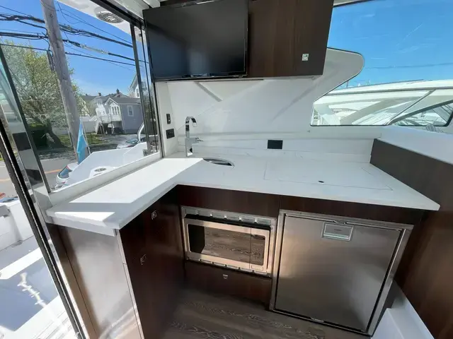 Cruisers Yachts 42 Cantius