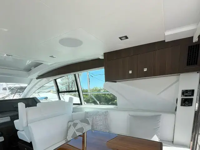 Cruisers Yachts 42 Cantius