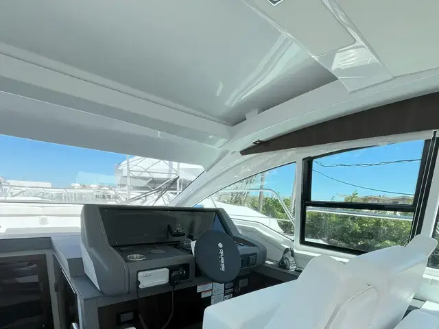 Cruisers Yachts 42 Cantius