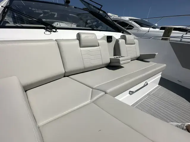 Cruisers Yachts 42 Gls - Ob