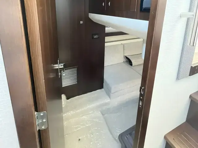 Cruisers Yachts 42 Cantius