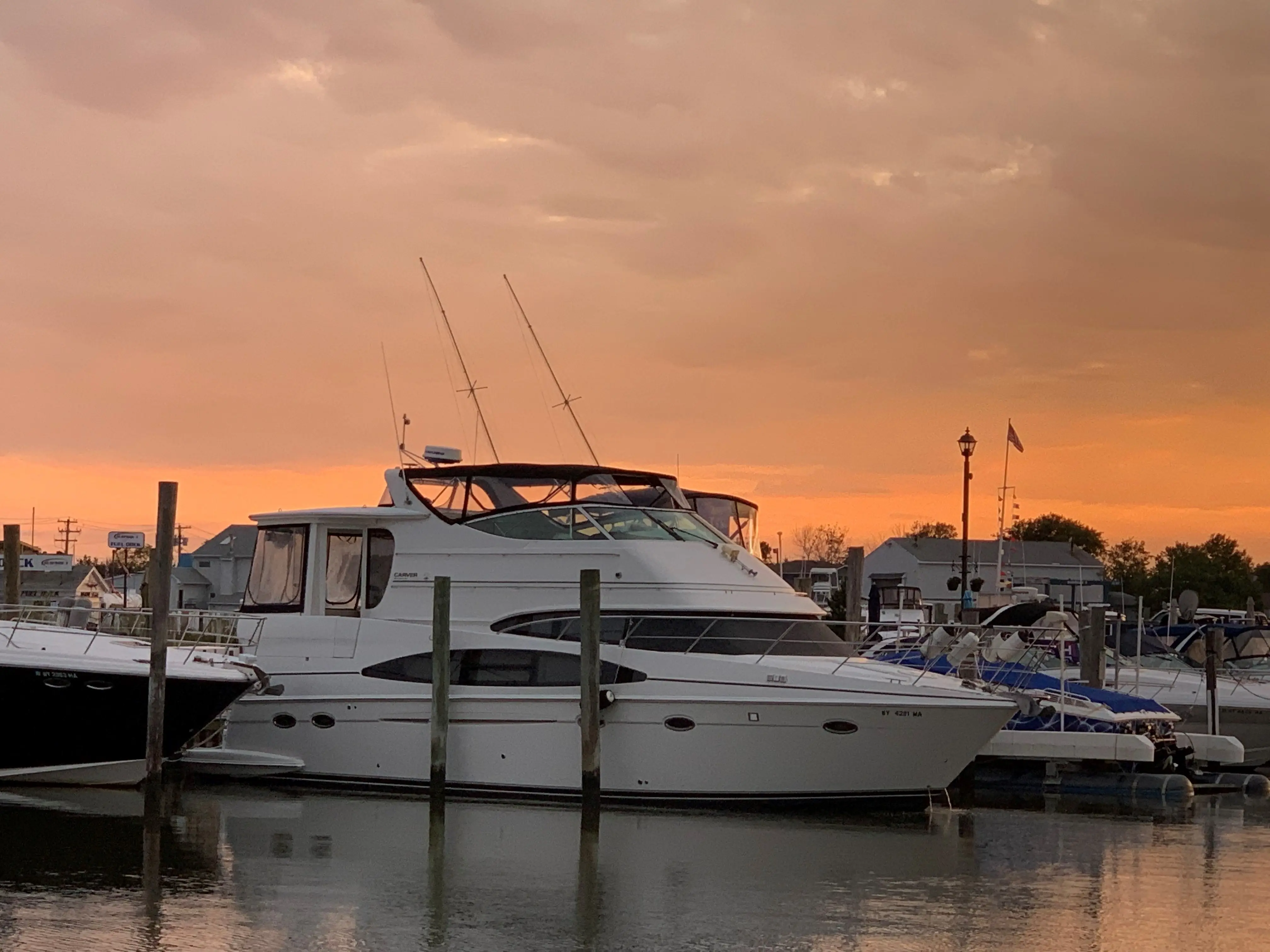 2004 Carver 466 motor yacht