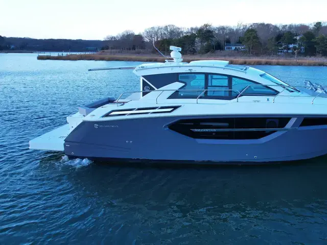 Cruisers Yachts 42 Cantius