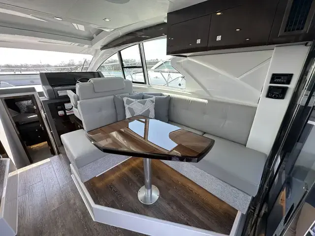 Cruisers Yachts 42 Cantius