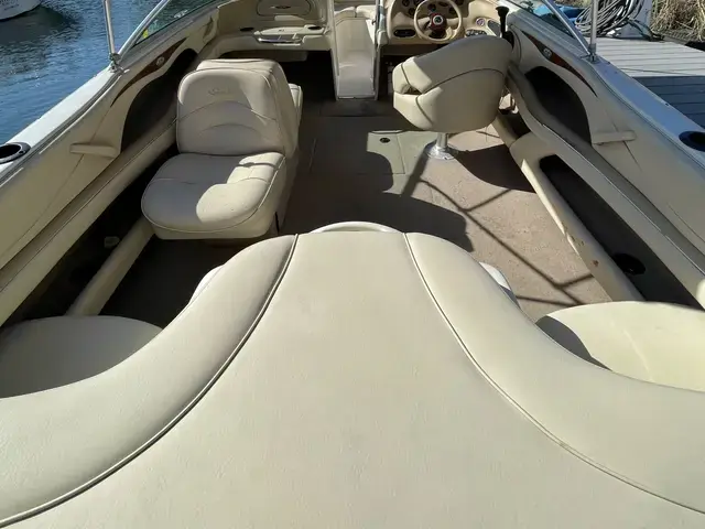 Sea Ray 210 Signature