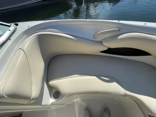 Sea Ray 210 Signature