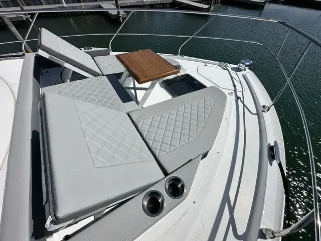 Cruisers Yachts 42 Cantius