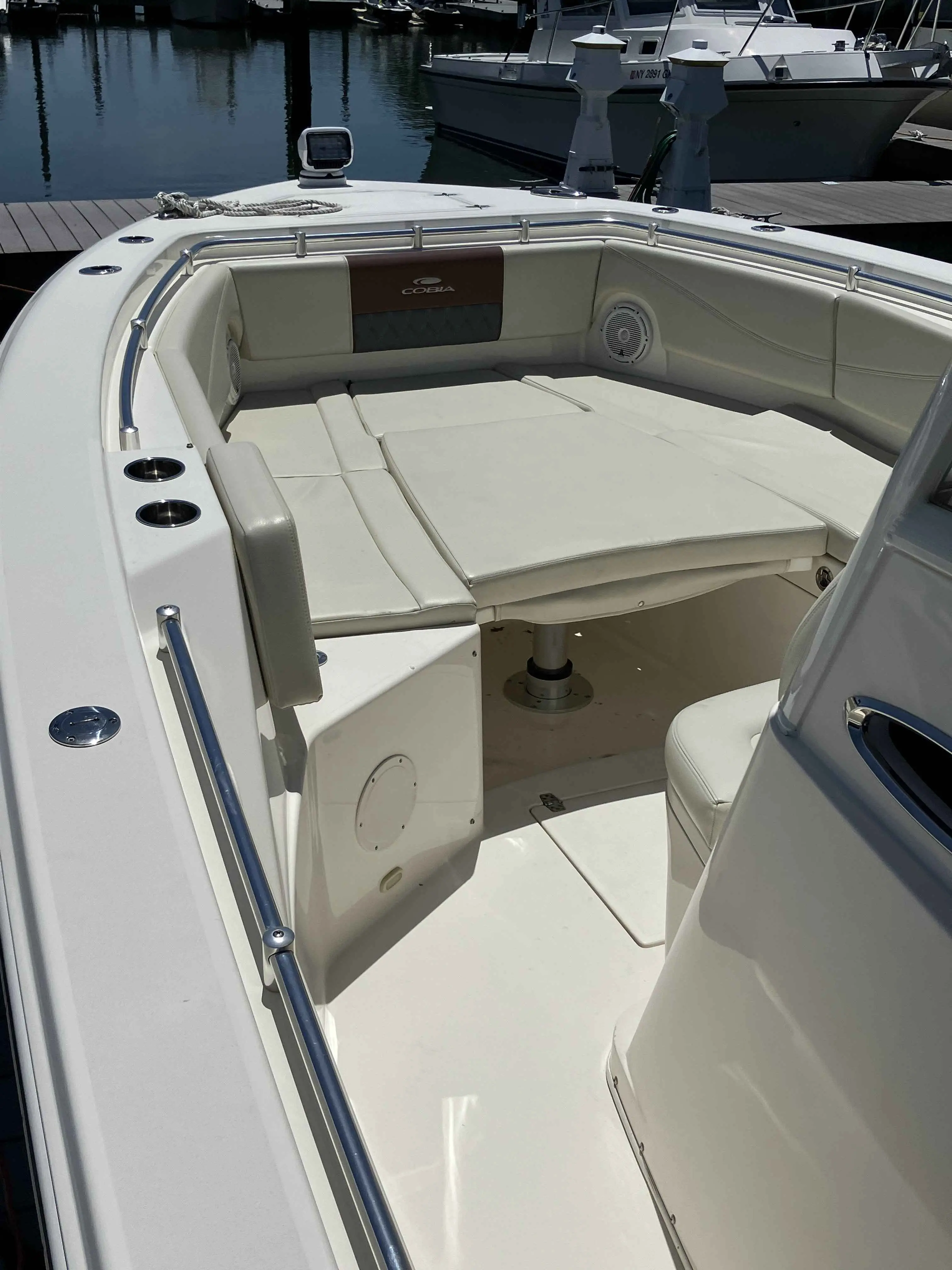 2019 Cobia Boats 320 cc