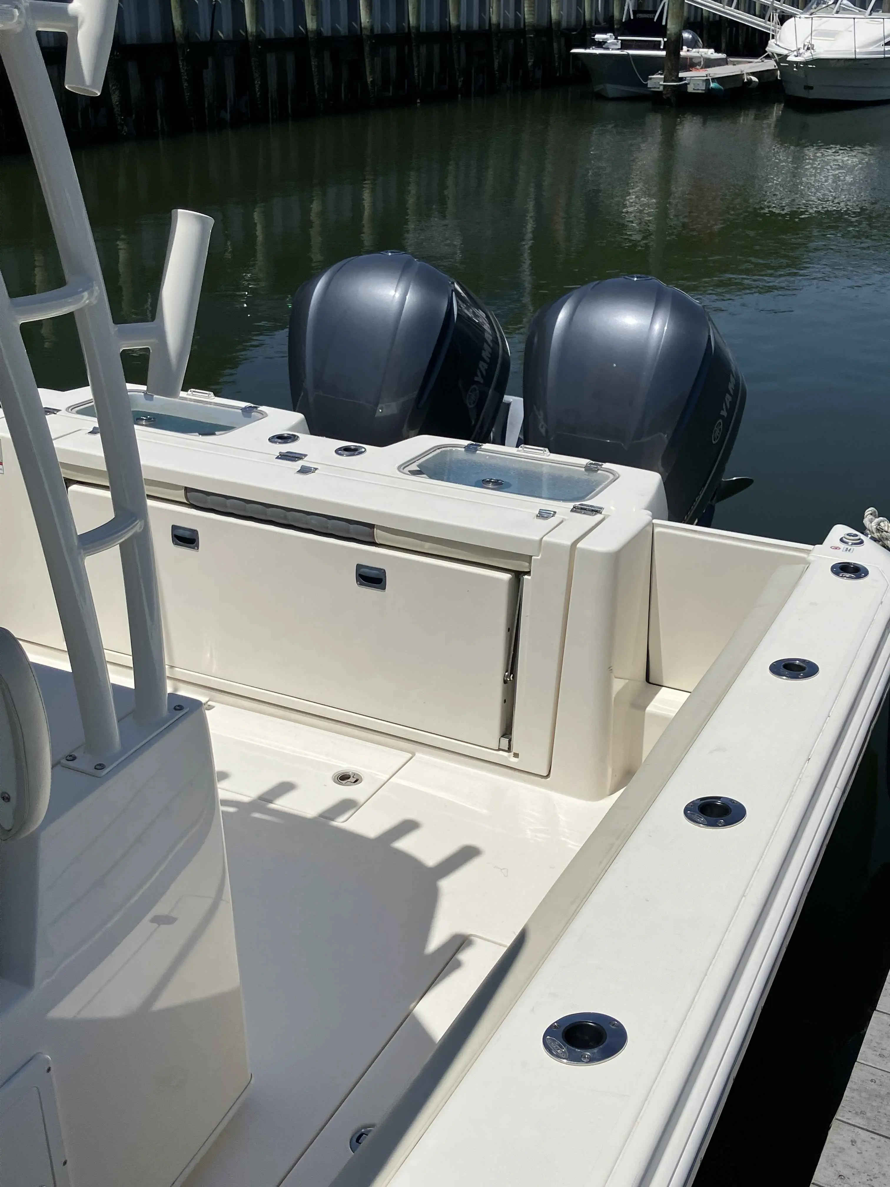 2019 Cobia Boats 320 cc