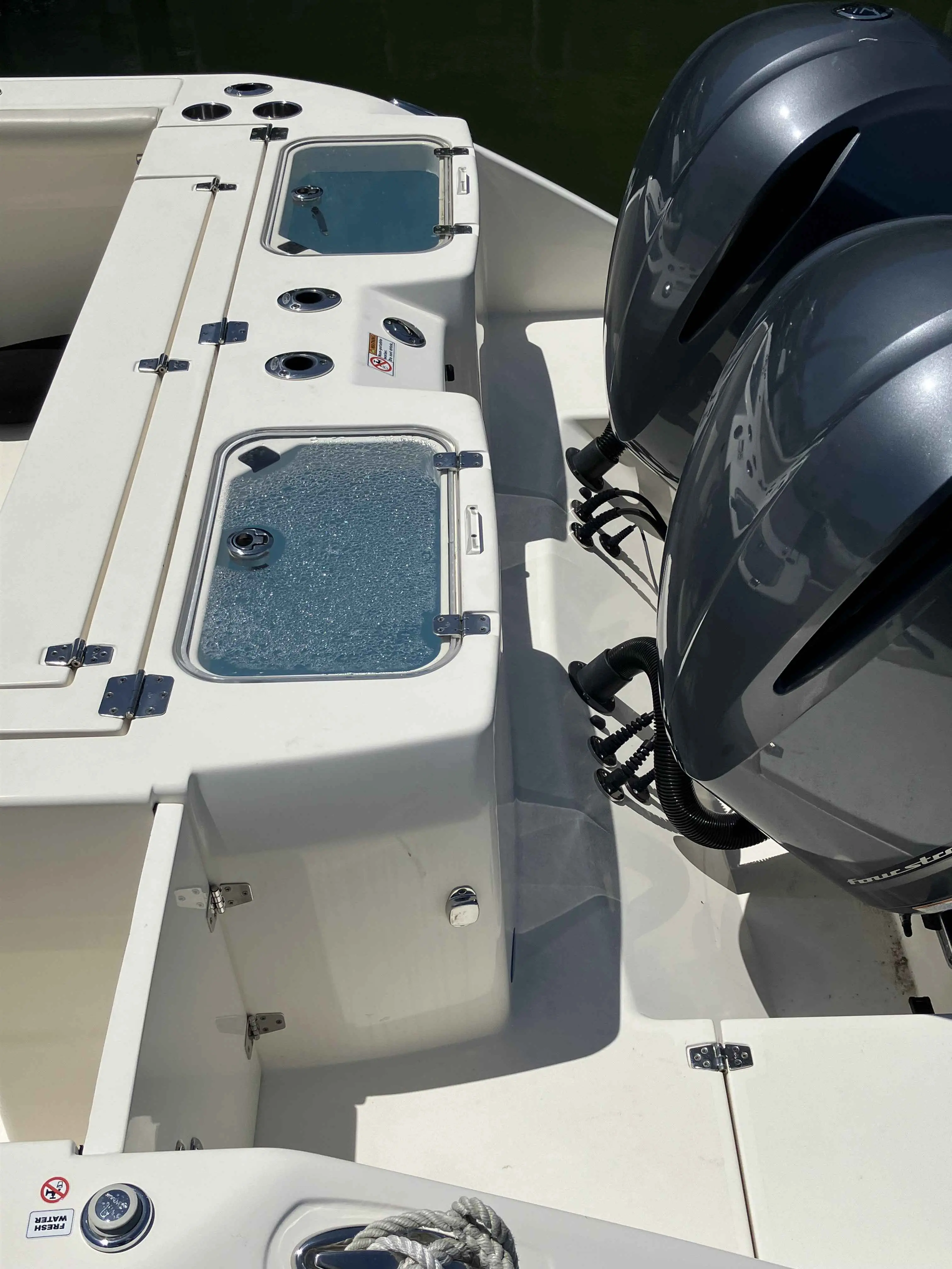 2019 Cobia Boats 320 cc