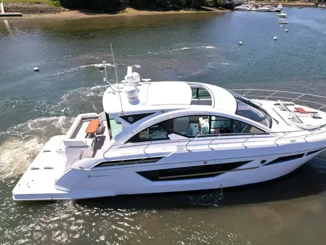 Cruisers Yachts 50 Cantius