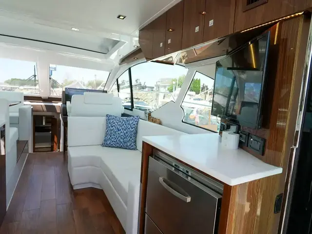 Cruisers Yachts 50 Cantius