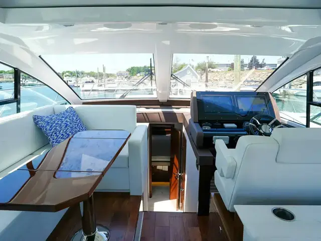 Cruisers Yachts 50 Cantius