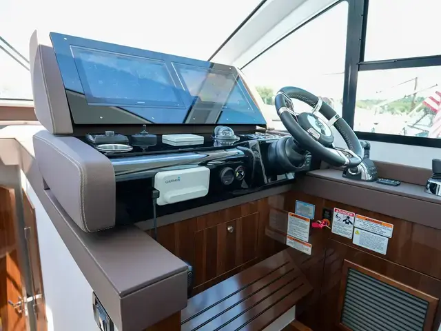 Cruisers Yachts 50 Cantius