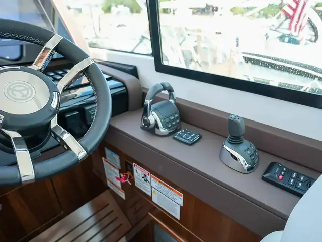 Cruisers Yachts 50 Cantius