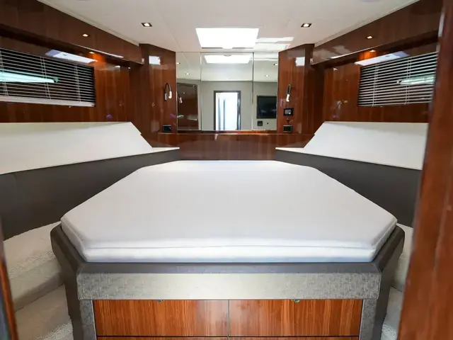 Cruisers Yachts 50 Cantius