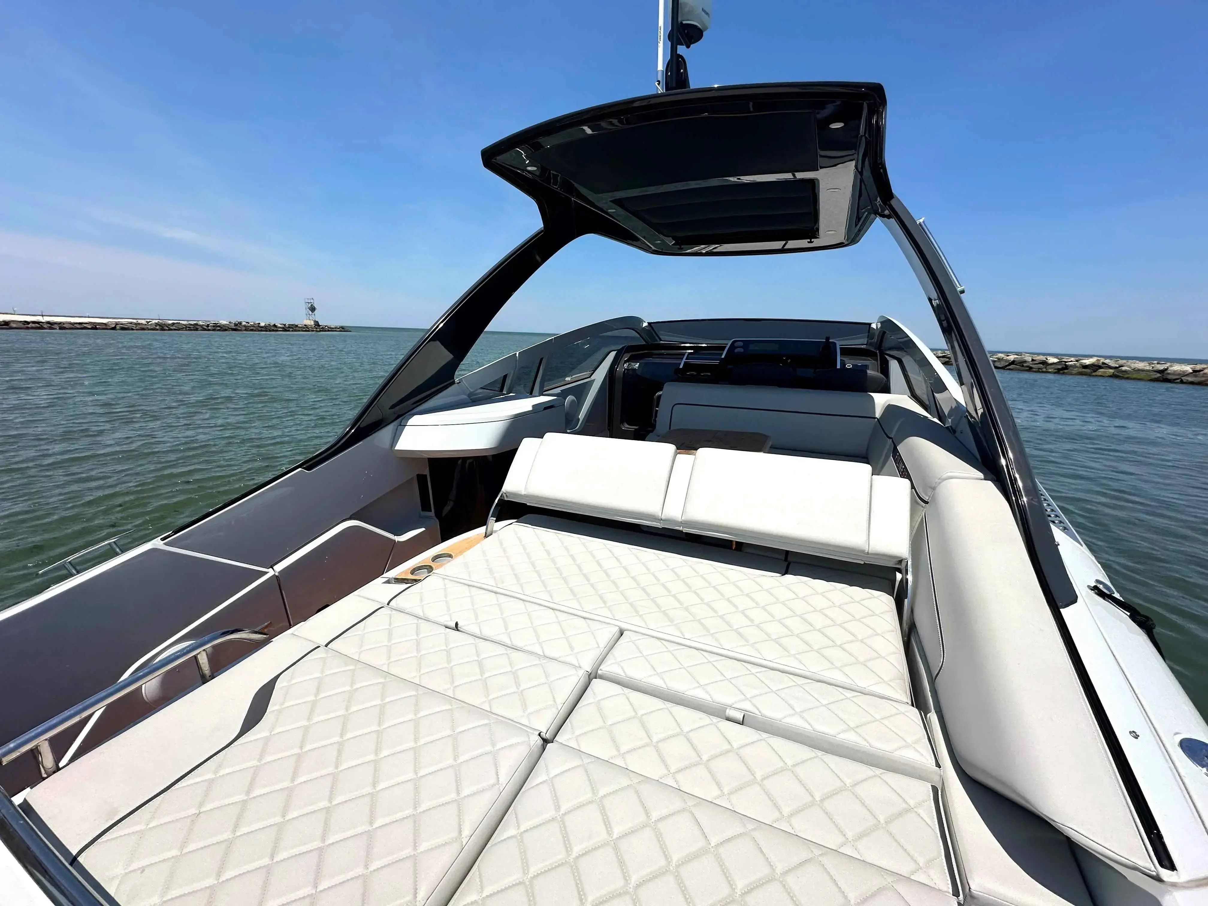 2023 Fairline f line 33