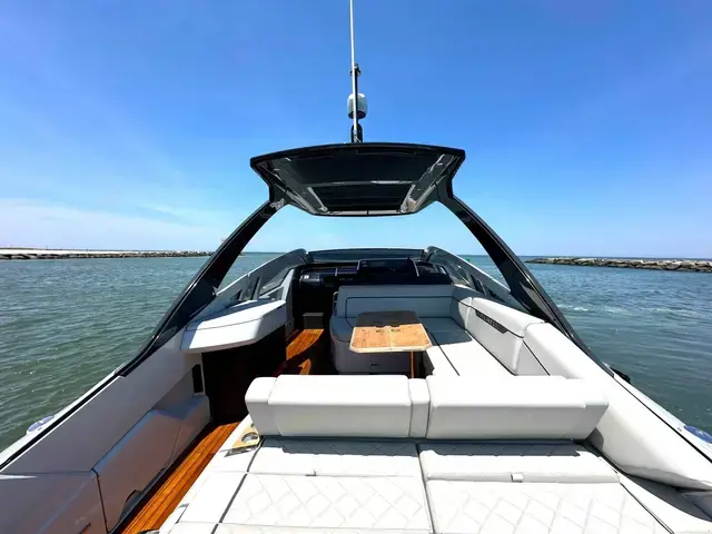 Fairline F Line 33