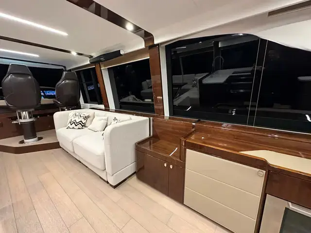 Fairline Squadron 68