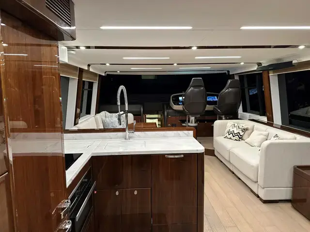 Fairline Squadron 68