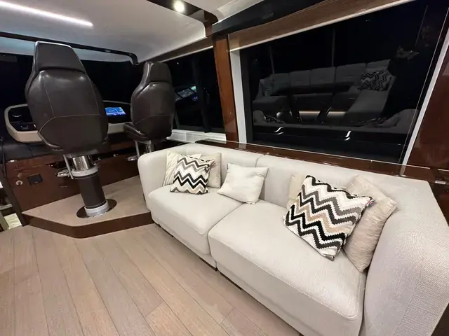 Fairline Squadron 68