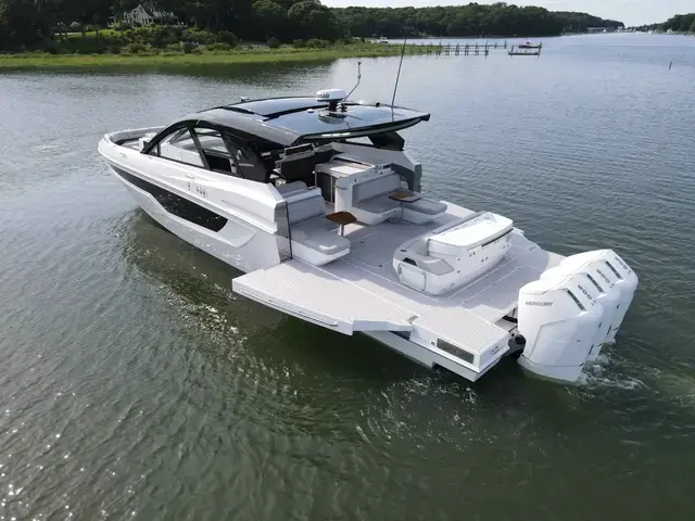 Cruisers Yachts 50 Gls Ob