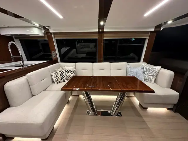 Fairline Squadron 68