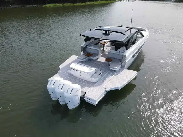 Cruisers Yachts 50 Gls Ob