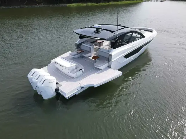 Cruisers Yachts 50 Gls Ob