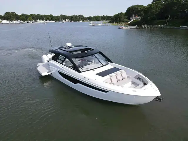 Cruisers Yachts 50 Gls Ob