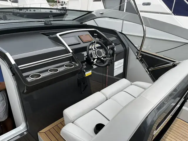 Fairline F Line 33