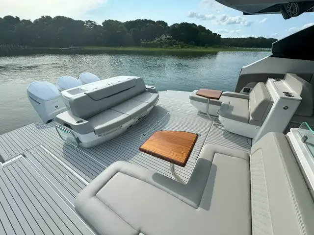 Cruisers Yachts 50 Gls Ob