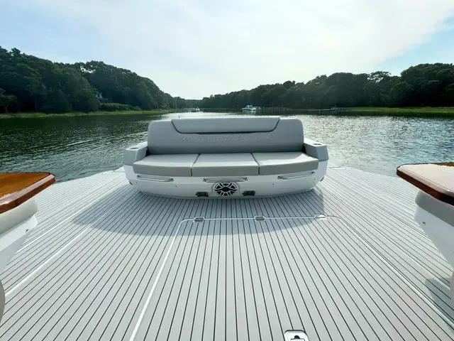 Cruisers Yachts 50 Gls Ob