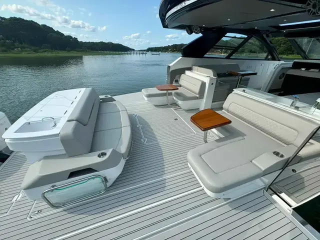 Cruisers Yachts 50 Gls Ob