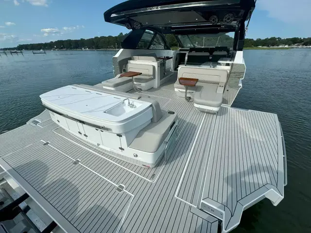 Cruisers Yachts 50 Gls Ob