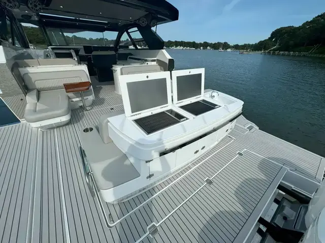 Cruisers Yachts 50 Gls Ob