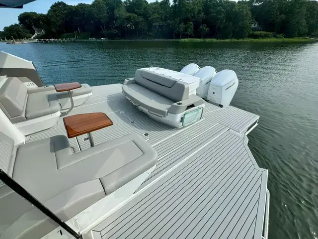 Cruisers Yachts 50 Gls Ob