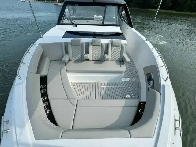 Cruisers Yachts 50 Gls Ob