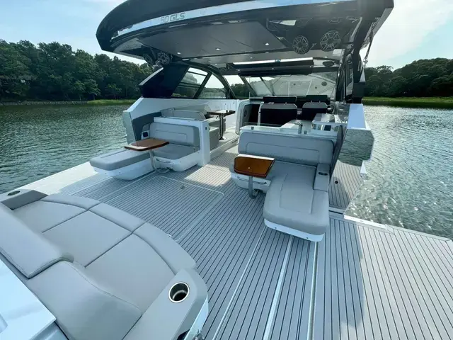 Cruisers Yachts 50 Gls Ob