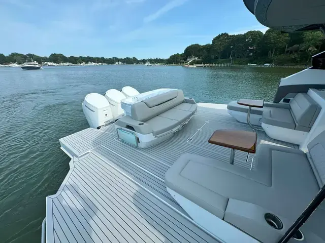 Cruisers Yachts 50 Gls Ob