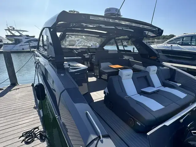 Cruisers Yachts 42 Gls South Beach - Ob