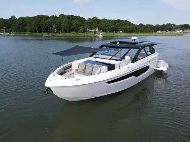 Cruisers Yachts 50 Gls Ob