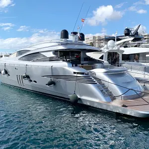 2008 Pershing 90