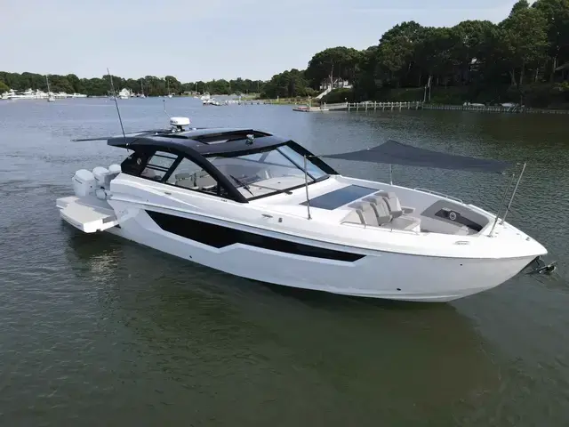 Cruisers Yachts 50 Gls Ob