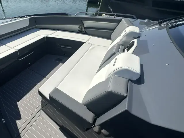 Cruisers Yachts 42 Gls South Beach - Ob