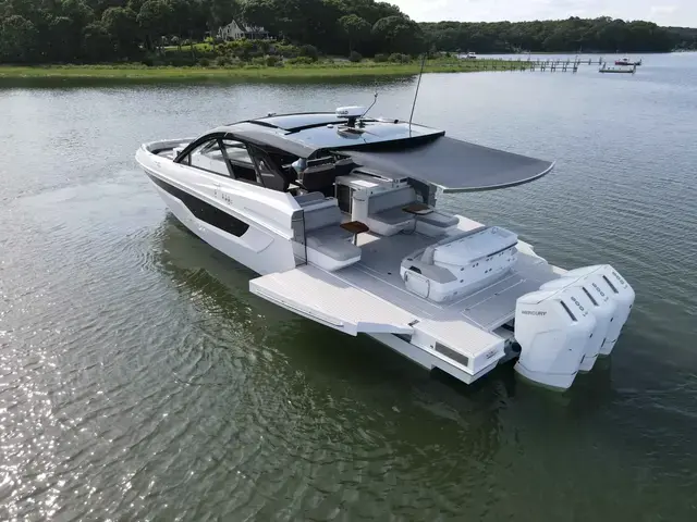 Cruisers Yachts 50 Gls Ob